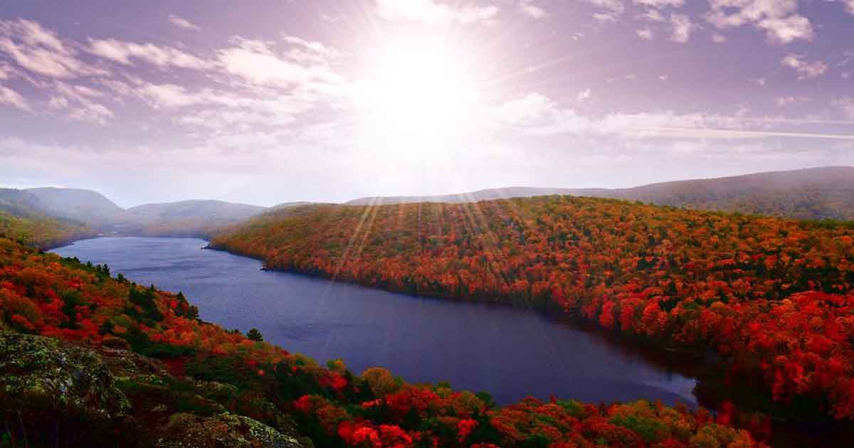 frolic-in-fall-foliage-LakeOfTheClouds